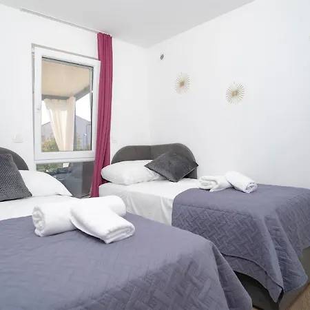 Gorgeous In * سفيتي فيليب ياكوف