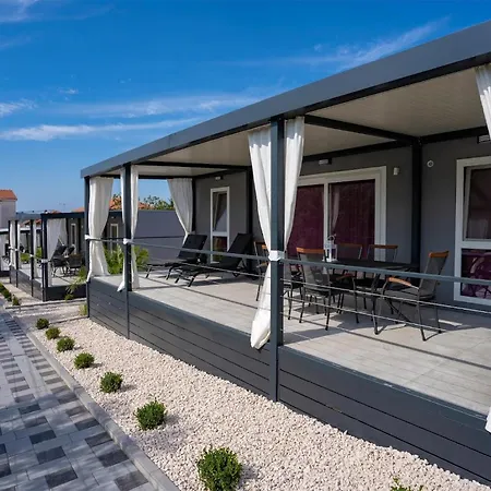 Gorgeous In * سفيتي فيليب ياكوف